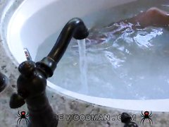 Stacy Jay - секс с двумя парнями в ванной