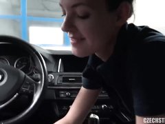 В Чехии девушка на автомойке отсосала и потрахалась с водителем BMW
